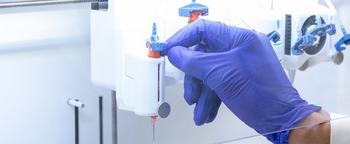 Hand working with a bioprinter